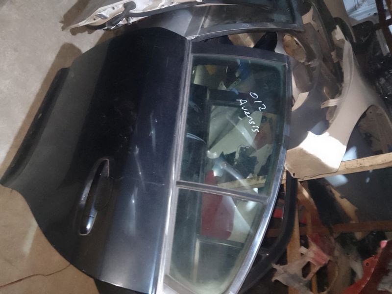Toyota Avensis Sol Arka Kapı