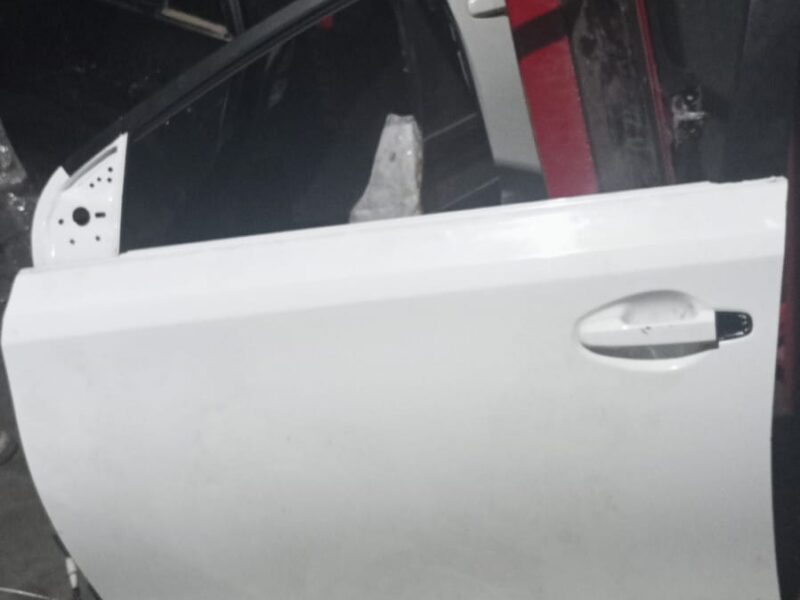 Toyota Auris Sol Ön Kapı 2016 Model