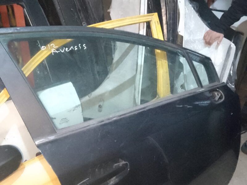 Toyota Avensis Sağ Ön Kapı 2010-2015 Model