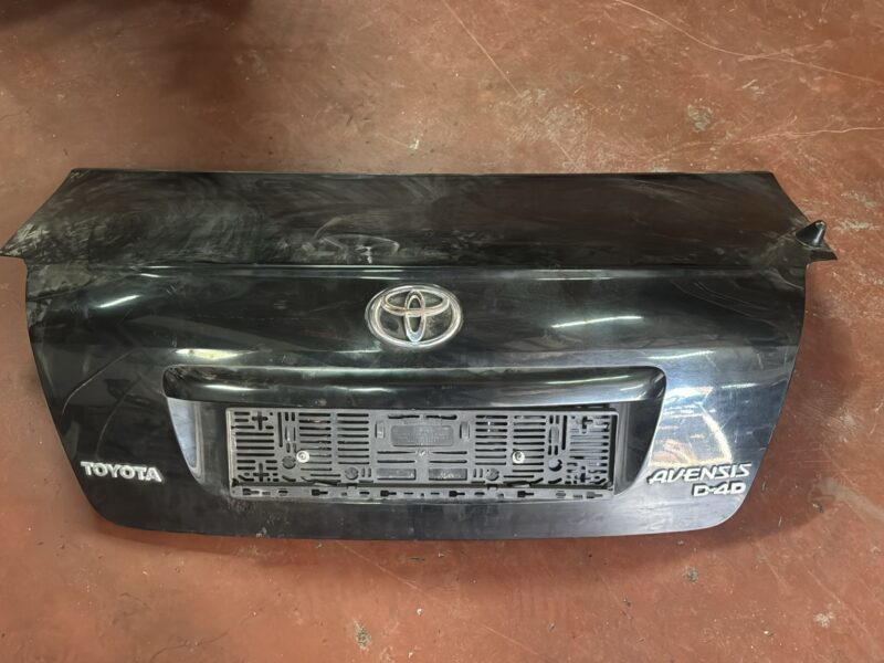 Toyota Avensis Bagaj Kapağı