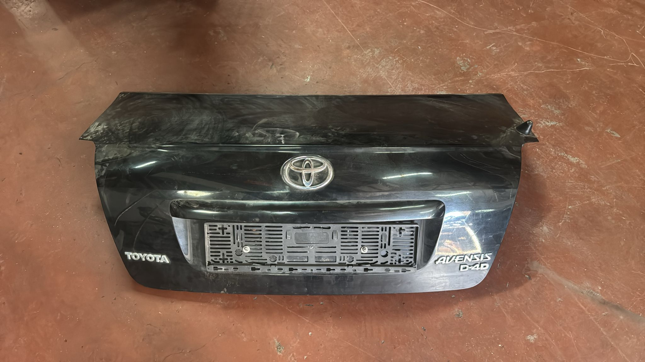 Toyota Avensis Bagaj Kapağı