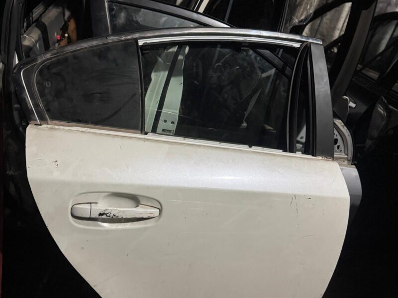 Toyota Avensis Sağ Arka Kapı 2010-2015 Model