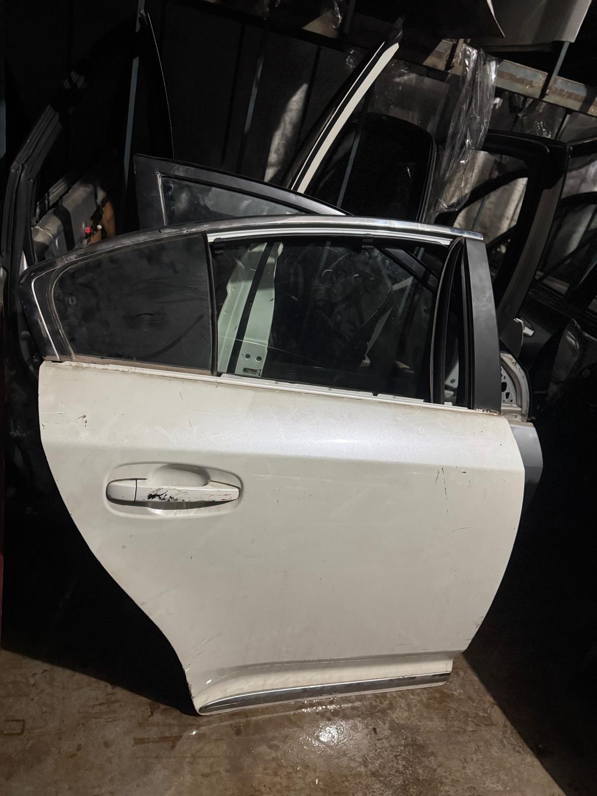 Toyota Avensis Sağ Arka Kapı 2010-2015 Model