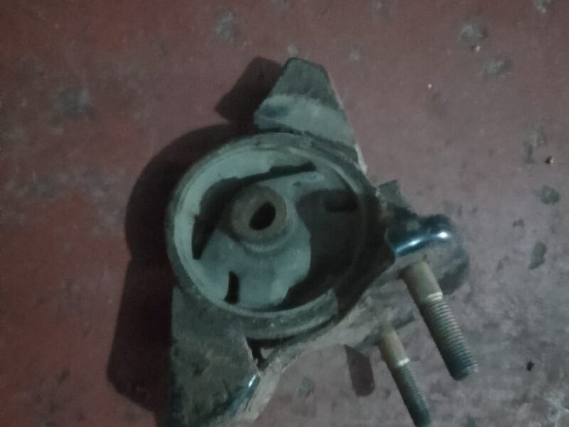 Toyota Corolla 101 Kasa Sağ Motor Sağ Motor Kulağı 1993-1998 Model