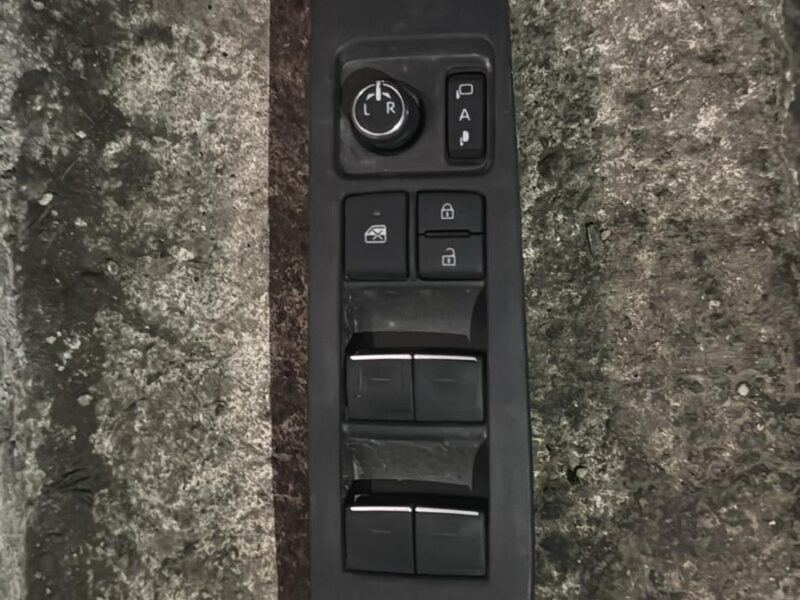 Toyota Corolla Cam Düğmesi 2020 Model