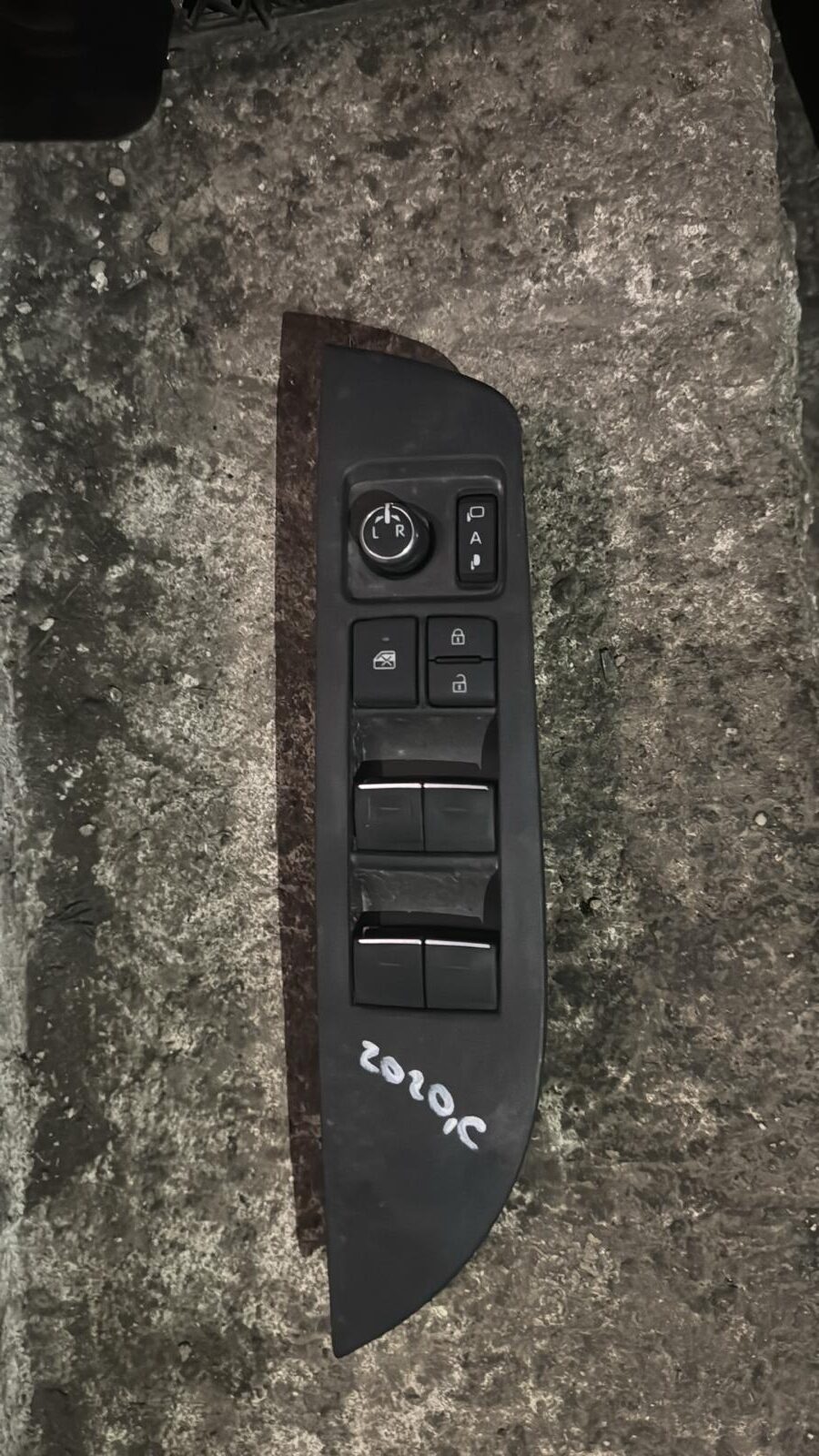 Toyota Corolla Cam Düğmesi 2020 Model