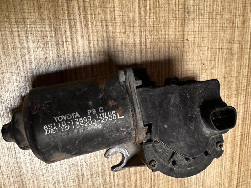 Toyota Corolla Ön Cam Silecek Motoru 2001 Model
