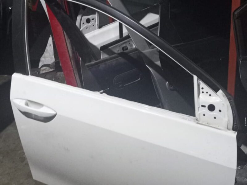 Toyota Corolla Sağ Ön Kapı 2013-2018 Model