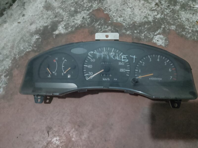 Toyota Starlet Gösterge Paneli 1999 Model